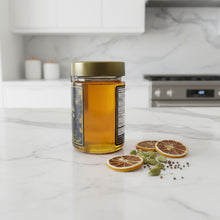 Load image into Gallery viewer, Mielbrut Lemon &amp; Cardamom Honey — Raw Quebec Honey with Warm Spice
