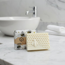 Load image into Gallery viewer, Goat's milk, beeswax and honey soap bar (3 Pack)
